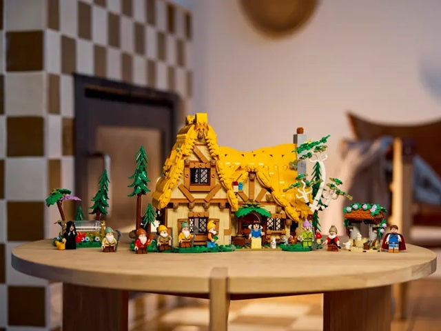 LEGO Disney - Snow White and the Seven Dwarfs' Cottage (43242)