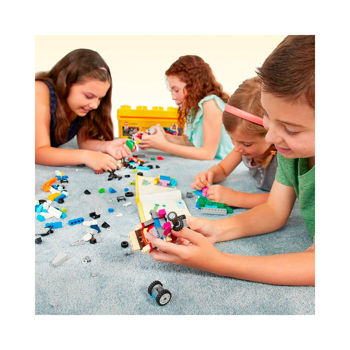 LEGO - Medium Creative Brick Box (10696)