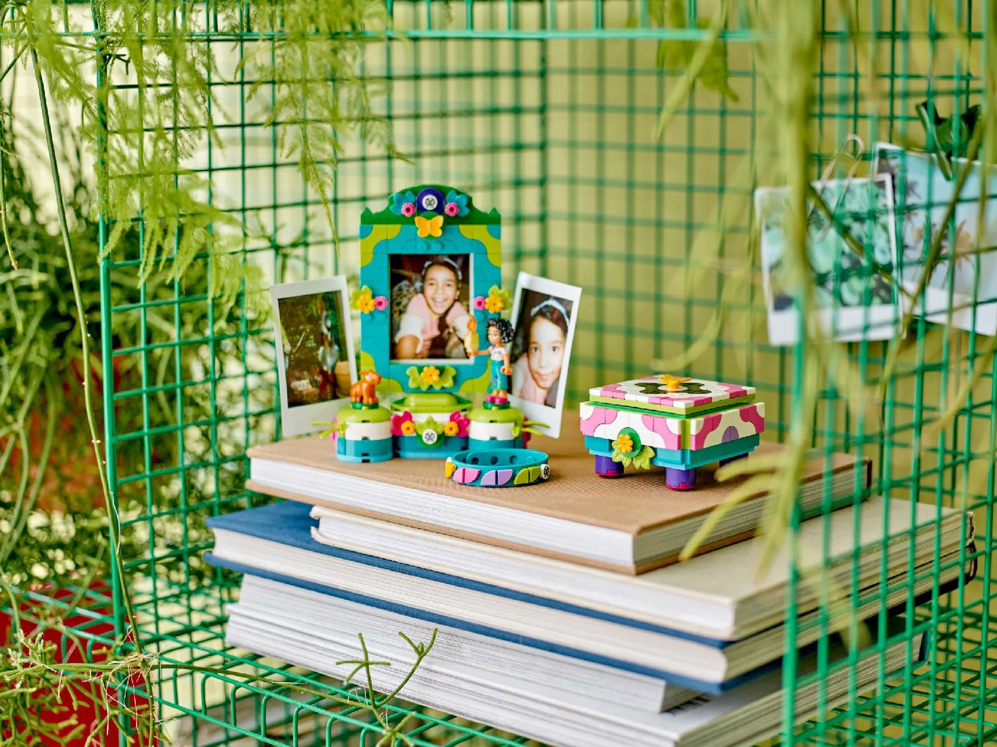 LEGO Disney - Mirabel's Photo Frame and Jewelry Box (43239)