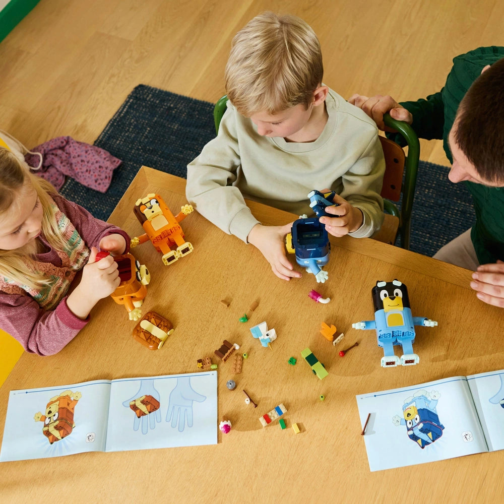 LEGO Bluey - Brick-Built Bluey Family (11217)