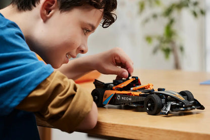 LEGO Technic - Neom McLaren Formule E Race Car (42169)