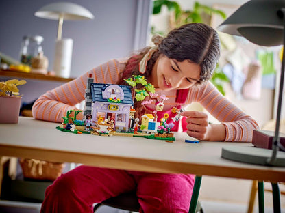 LEGO Friends - Beekeepers' House and Flower Garden (42669)