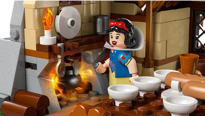 LEGO Disney - Snow White and the Seven Dwarfs' Cottage (43242)