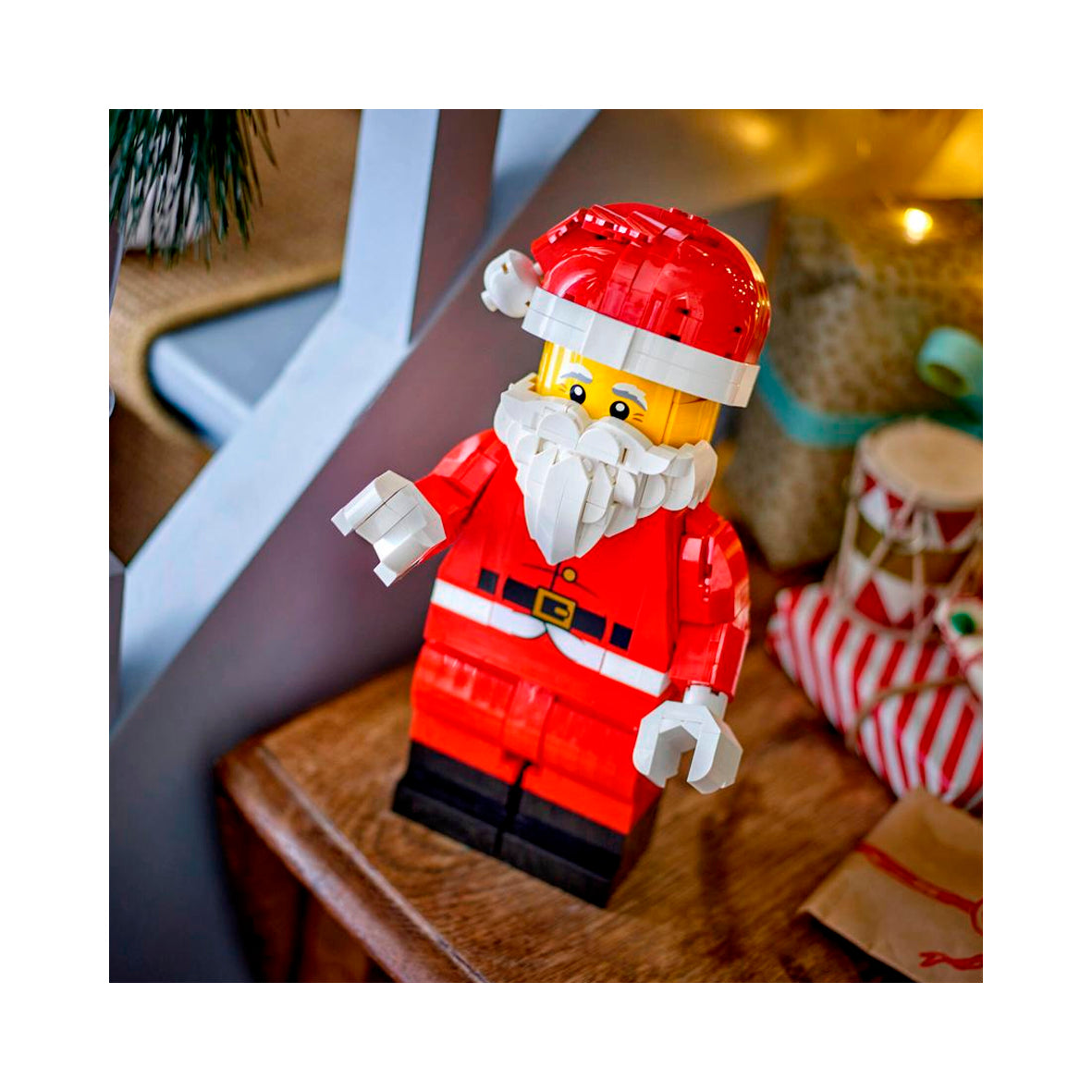 LEGO - Up-Scaled Santa Minifigure (40820)