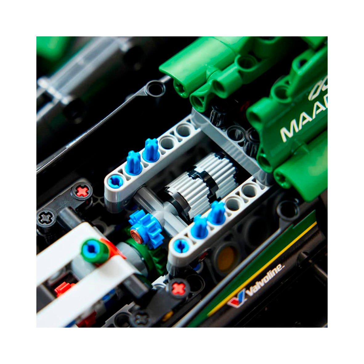 LEGO Technic - Aston Martin Aramco AMR25 (42240)