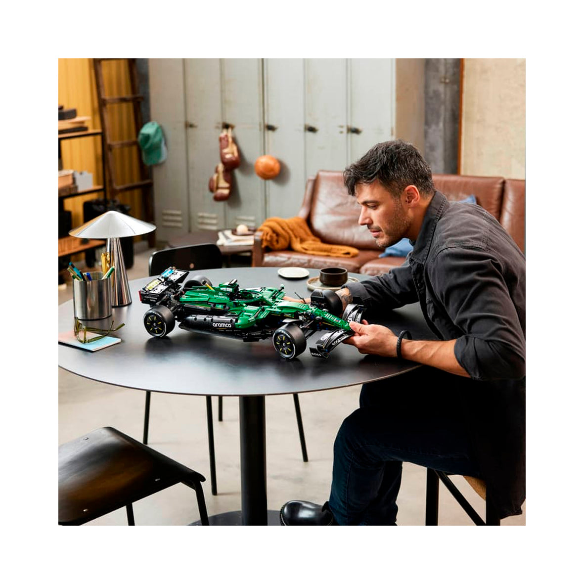 LEGO Technic - Aston Martin Aramco AMR25 (42240)