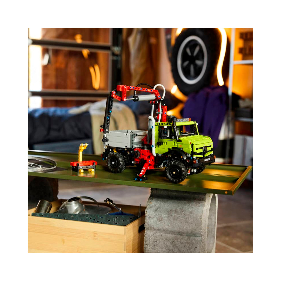 LEGO Technic - Mercedes-Benz Unimog U 5023 With Crane (42242)