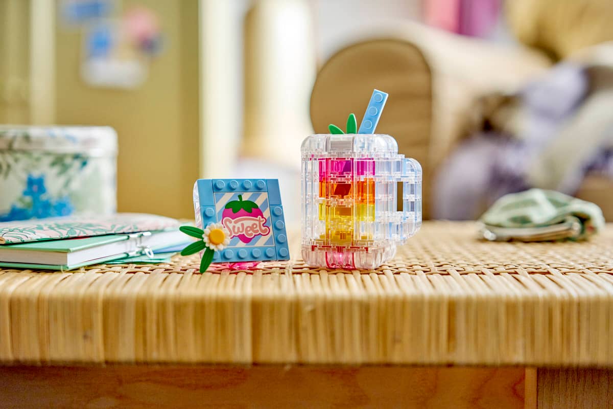 LEGO Creative - Floral Decor  Perfume Bottle (31383)