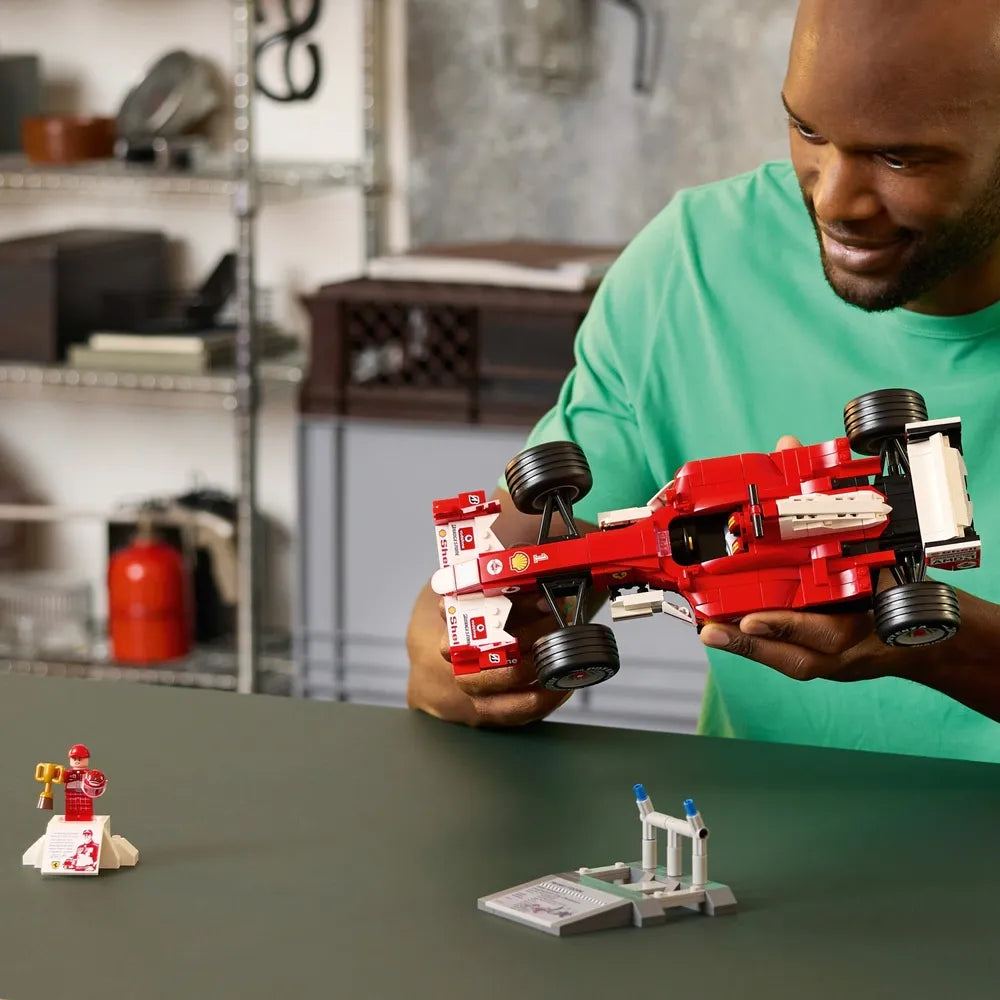 LEGO Icons - F1 Ferrari F2004 & Michael Schumacher (11375)