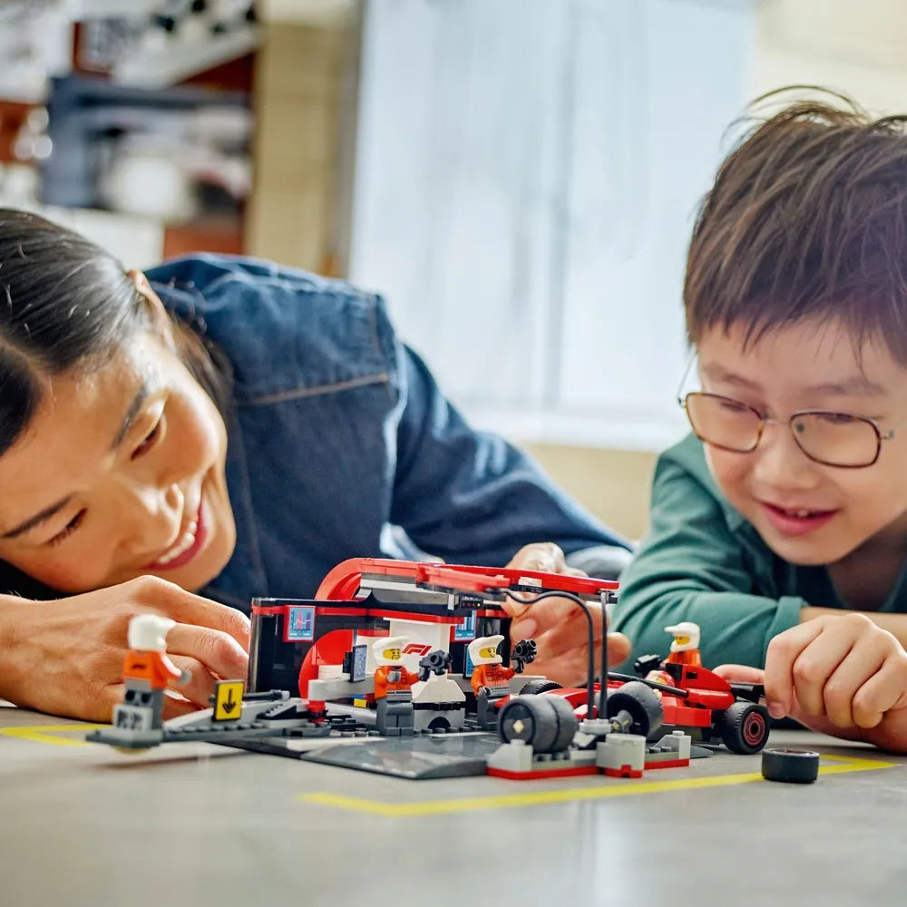 LEGO City - F1 Pit Stop & Pit Crew with Ferrari Car (60443)