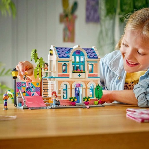 LEGO Friends - Liann's Family House (42687)