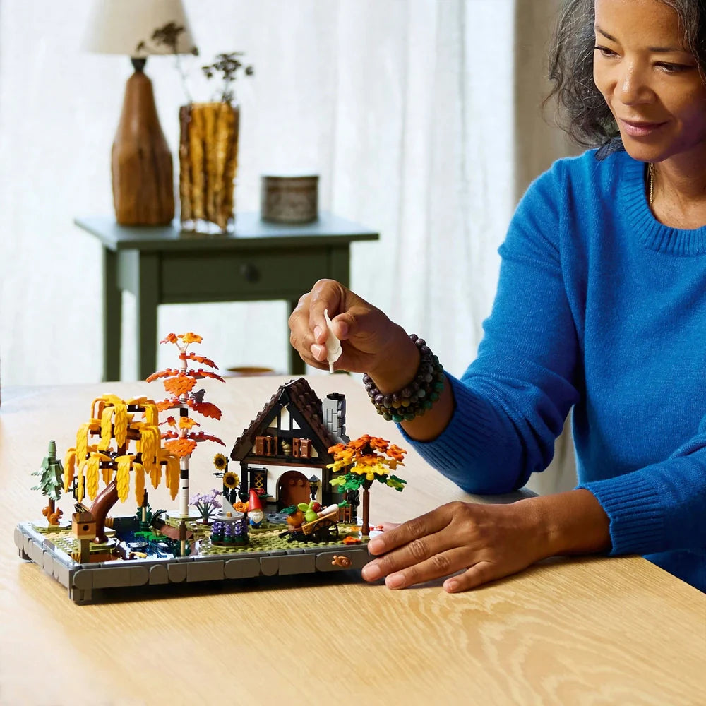 LEGO Icons - Autumn Cottage Garden (11372)